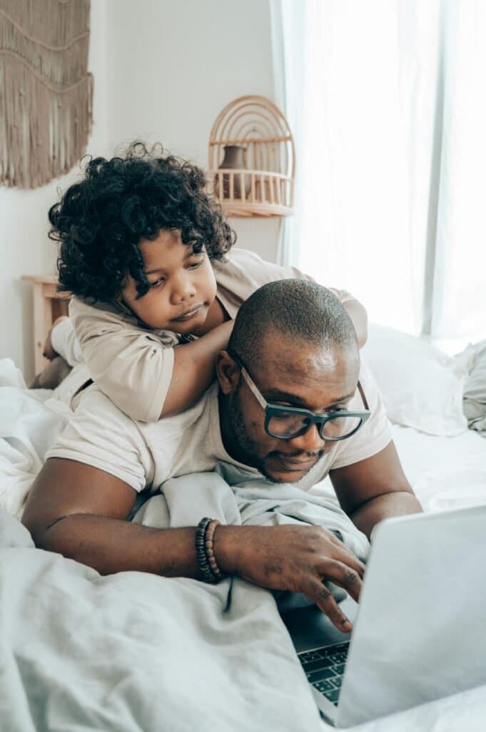 Parent-discussing-child-online-safety-South-Africa-with-their-child-while-using-a-tablet