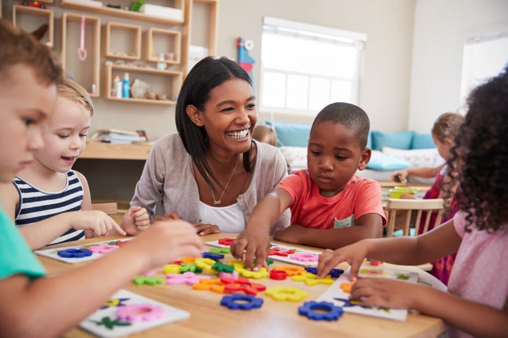 A-teacher-building-critical-thinking-skills-with-her-pupils-using-cognitive-education